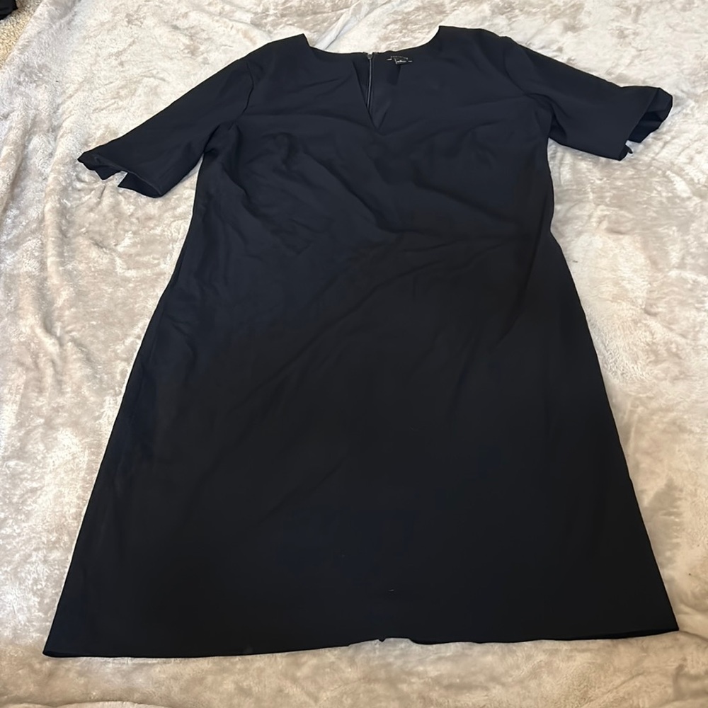 Ann Taylor short sleeve sheath dress